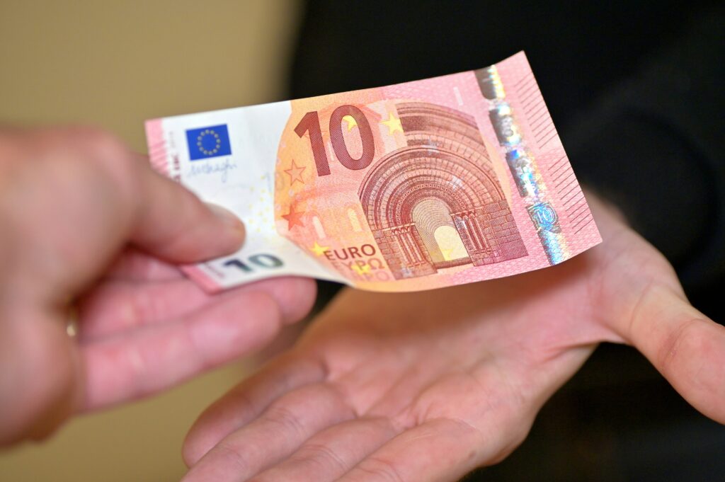 Waarom sommige mensen je (onbewust) geld kosten