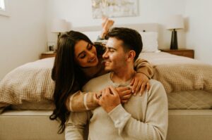 Wie gaat slimmer met geld om, mannen of vrouwen?